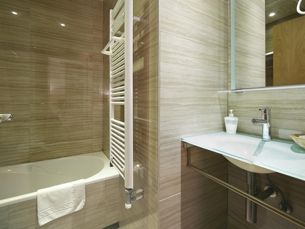 Double Room with Private Bathroom and Balcony