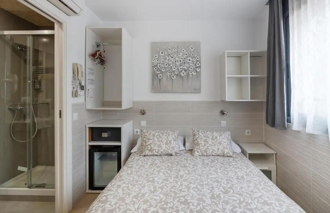 Hostal House-1